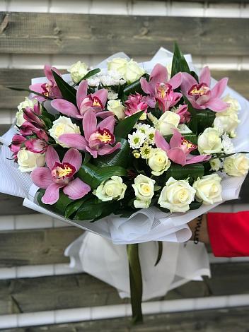 Букет цветов из: Розы и Хризантемы в Новоблагодарном