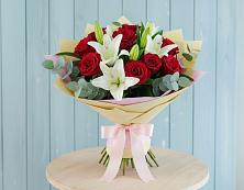 Букет цветов из:  Лилии и Розы в Новоблагодарном