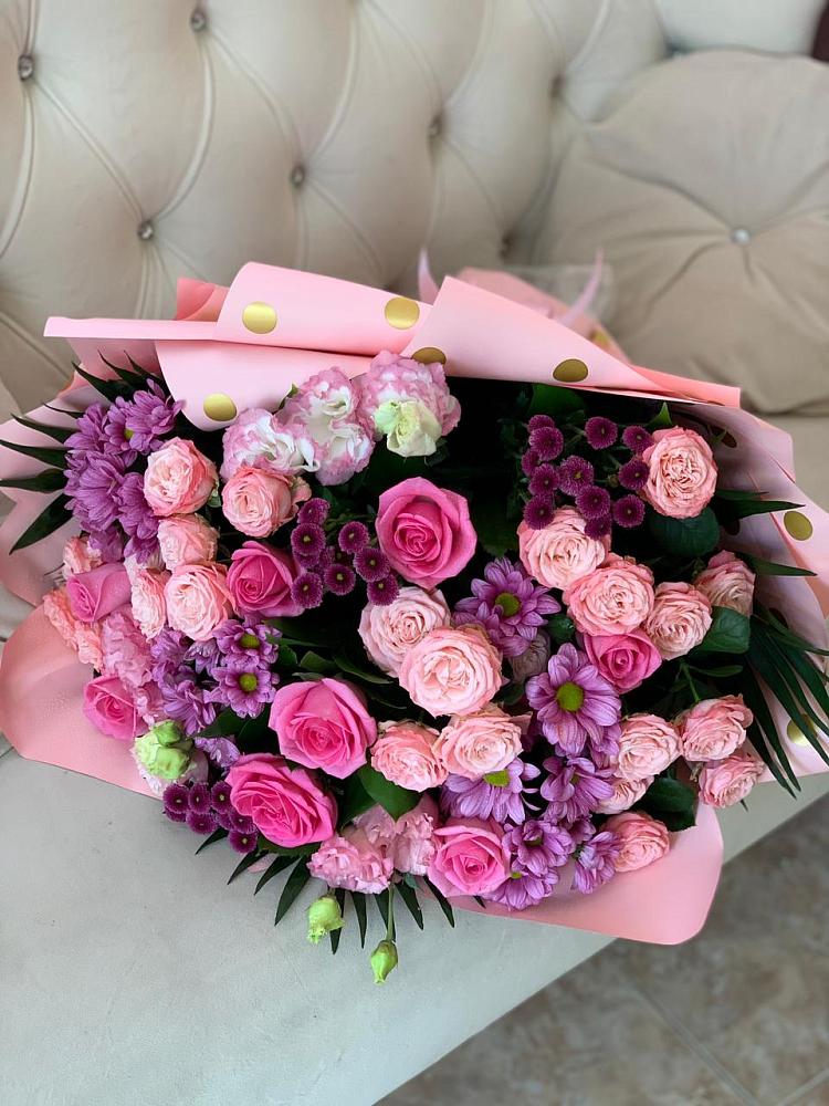 Букет цветов из: Хризантемы, Розы и Лизиантусы в Новоблагодарном