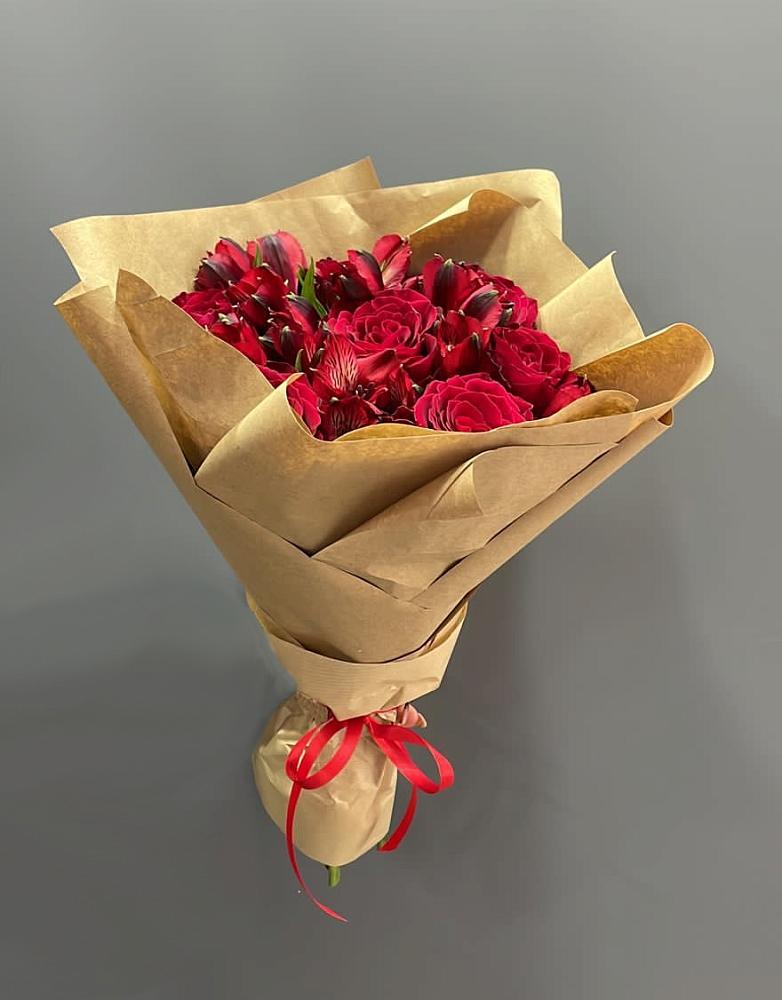 Букет цветов из: Альстромерии и Розы в Новоблагодарном