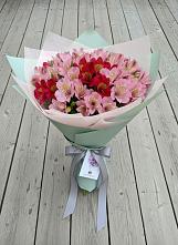 Букет цветов из:  Альстромерии #REPLACE_PRED# Новоблагодарном