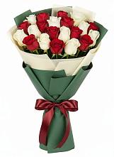 Букет Микс из красных и белых роз в Новоблагодарном