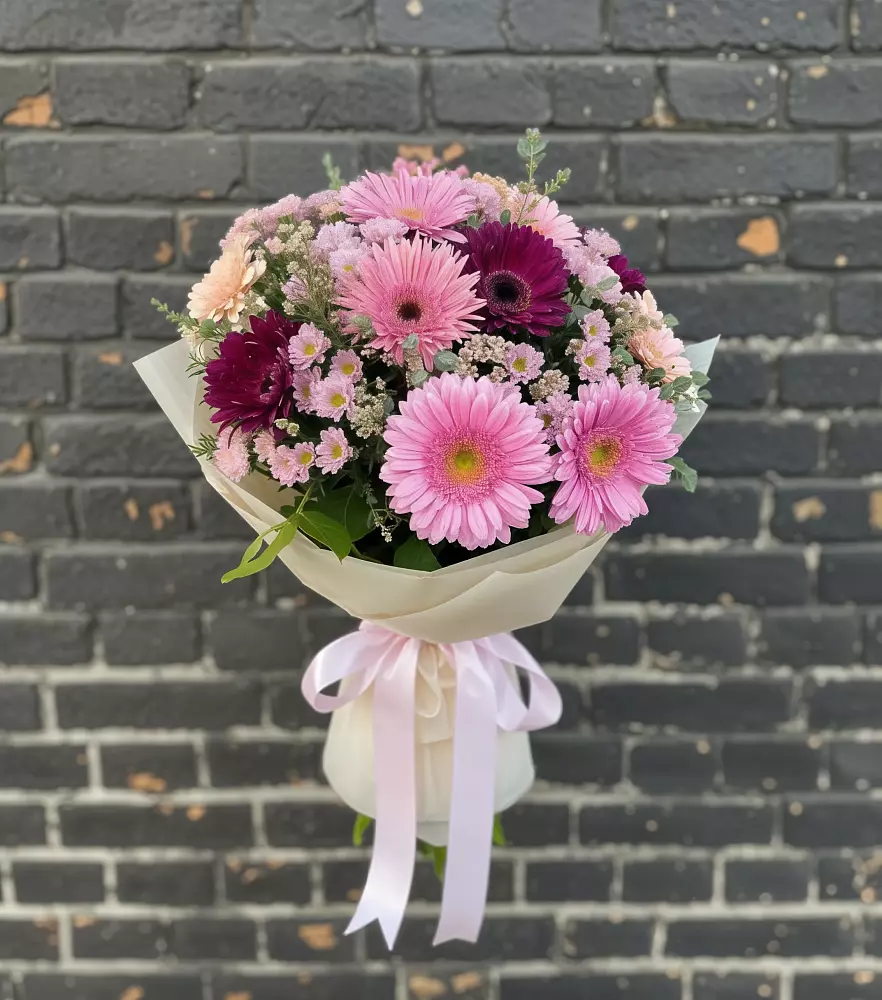 Букет цветов из: Герберы и Хризантемы в Новоблагодарном