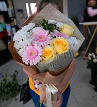 Букет цветов из:  Герберы, Розы и Хризантемы в Новоблагодарном