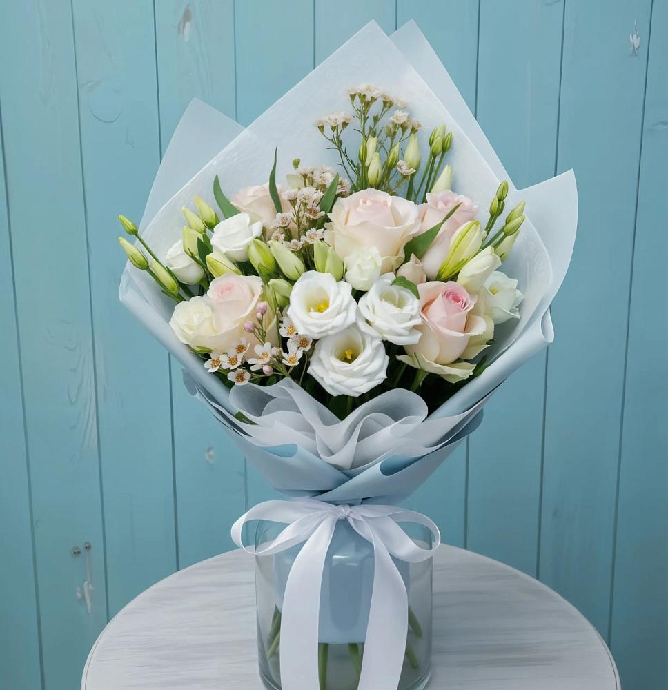 Букет цветов из: Розы и Лизиантусы в Новоблагодарном