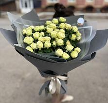 Букет Белые кустовые розы Солинеро в Новоблагодарном