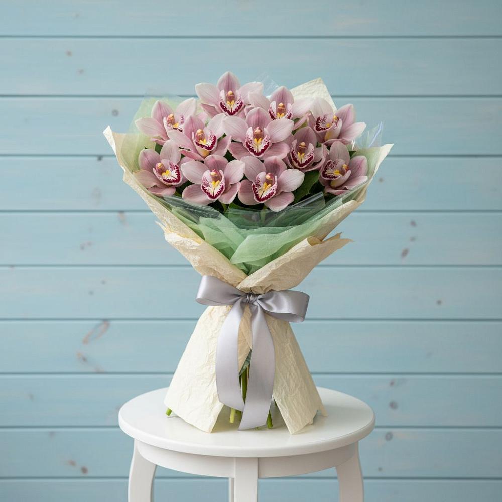 Букет цветов из: Орхидеи и Розы в Новоблагодарном