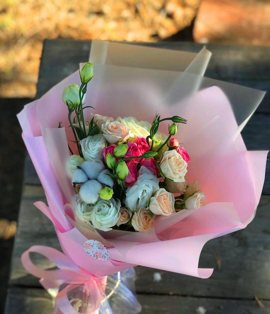 Букет цветов из: Розы и Лизиантусы в Новоблагодарном