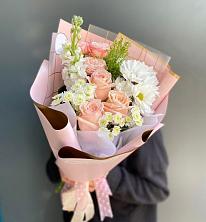 Букет цветов из:  Хризантемы и Розы в Новоблагодарном