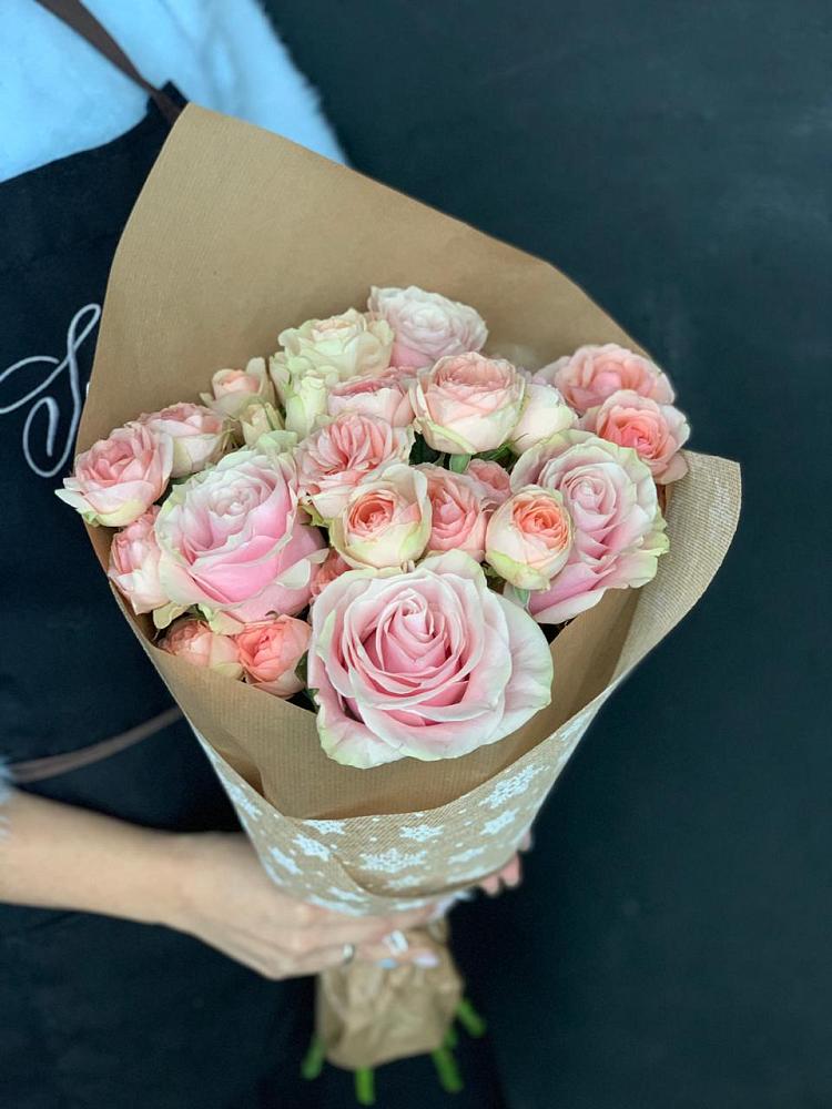 Букет цветов из: Хризантемы и Розы в Новоблагодарном