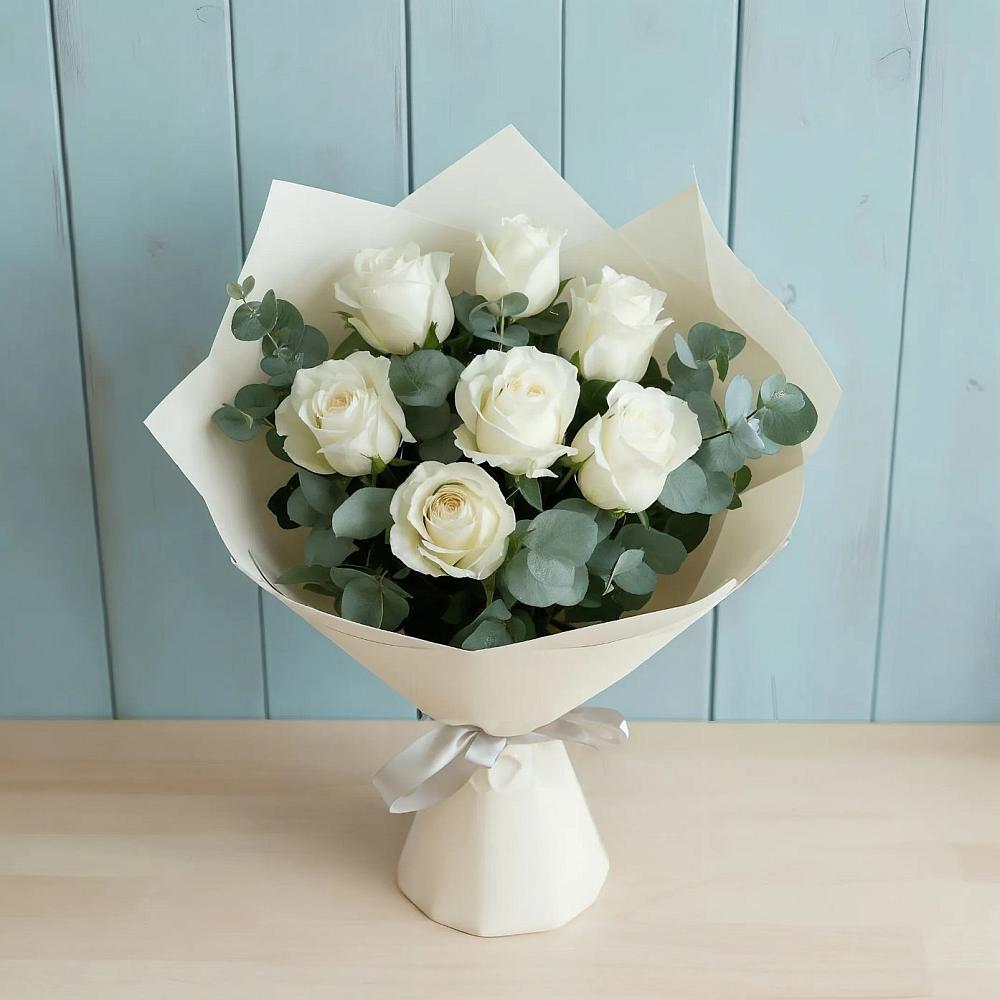 Букет Белые розы в Эвкалипте в Новоблагодарном
