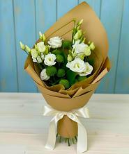 Букет цветов из:  Хризантемы и Лизиантусы в Новоблагодарном