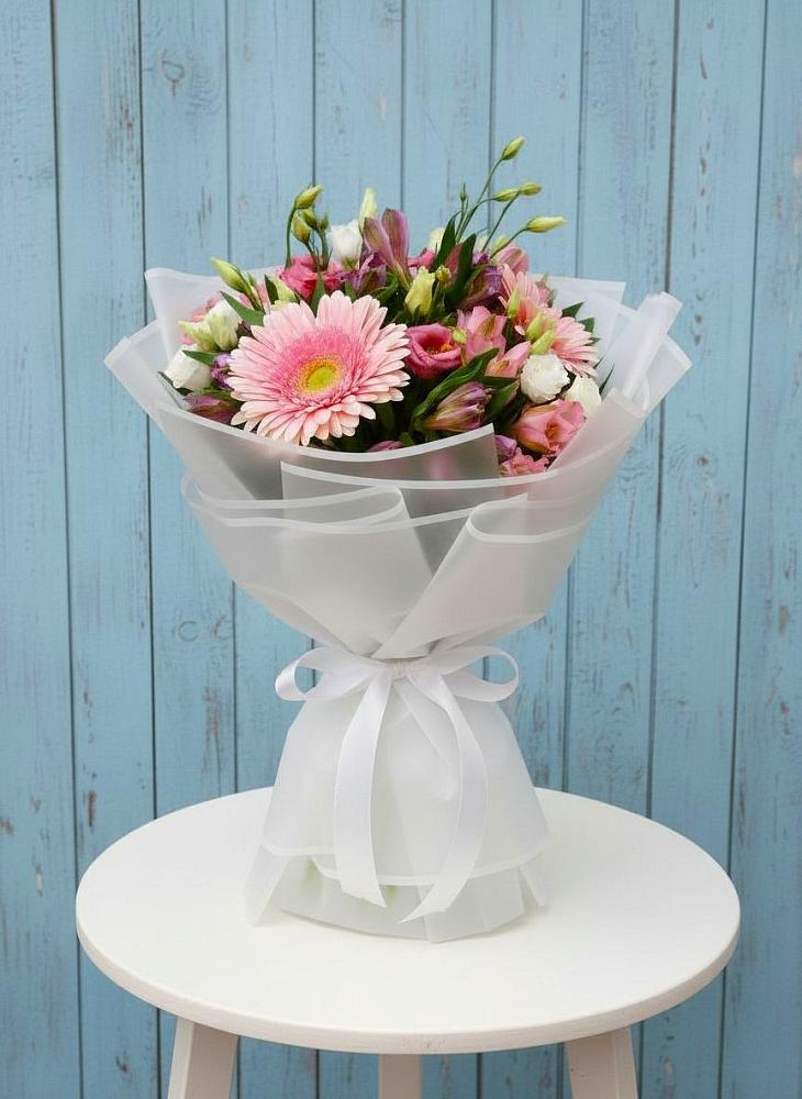 Букет цветов из: Герберы, Альстромерии и Лизиантусы в Новоблагодарном