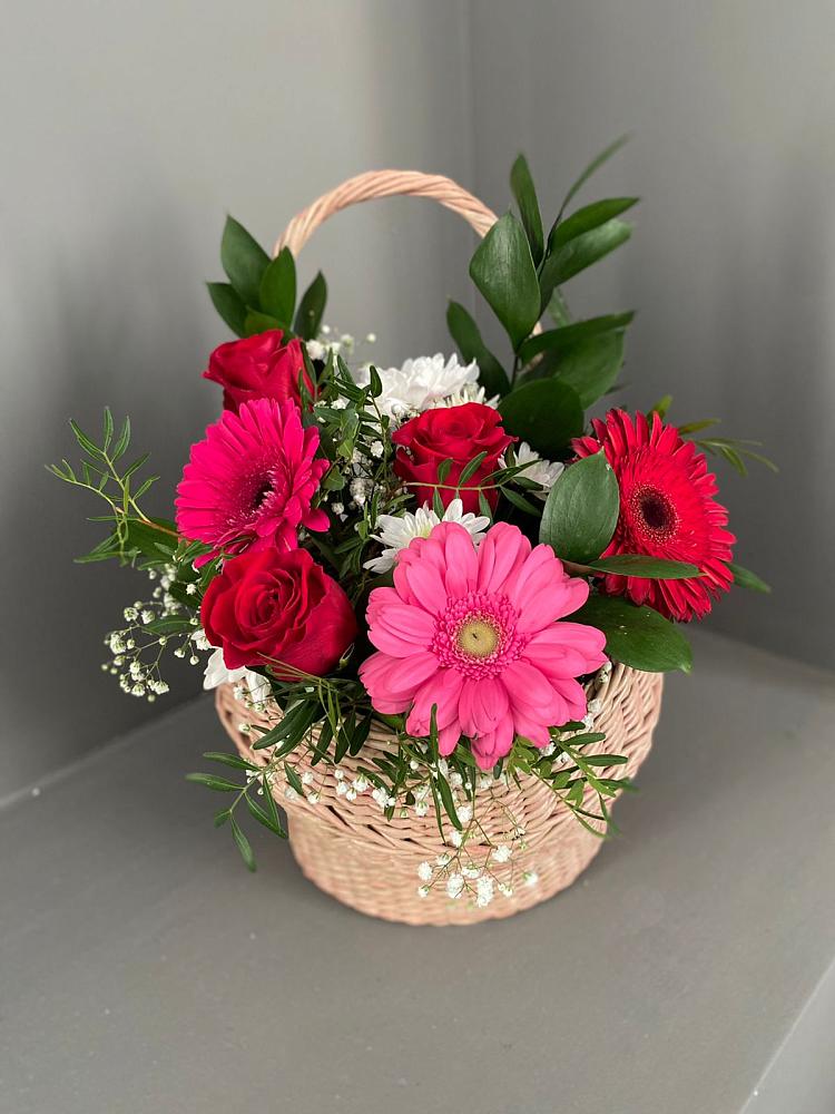 Цветочная композиция из Розы, Хризантемы и Герберы в корзине в Новоблагодарном