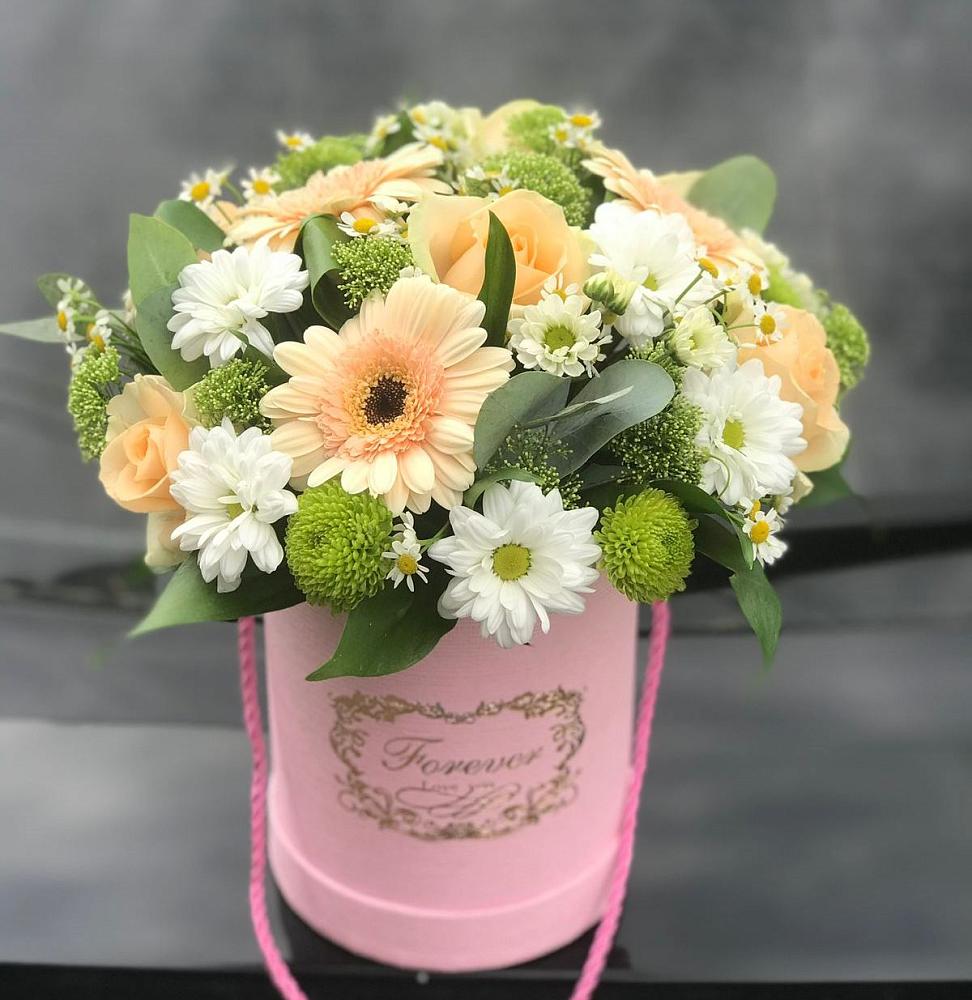 Цветочная композиция из Розы, Герберы и Хризантемы в шляпной коробке в Новоблагодарном