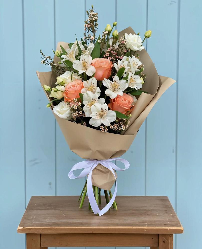Букет цветов из: Альстромерии, Лизиантусы, Розы и Хризантемы в Новоблагодарном