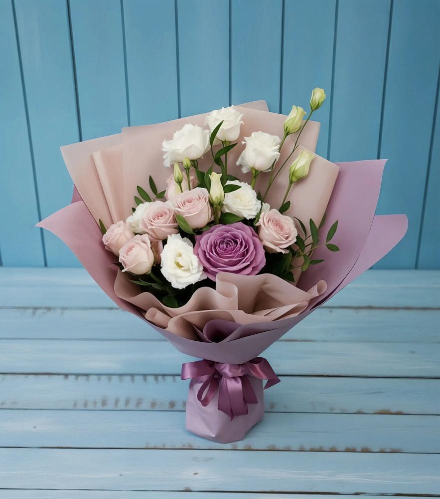 Букет цветов из: Розы и Лизиантусы в Новоблагодарном